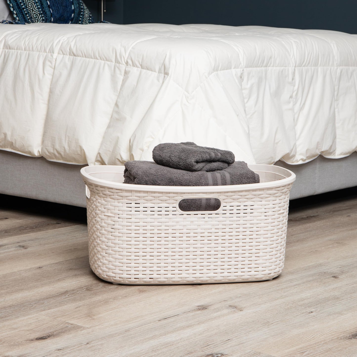 Ivory Wicker Mind Reader 40L Laundry Basket