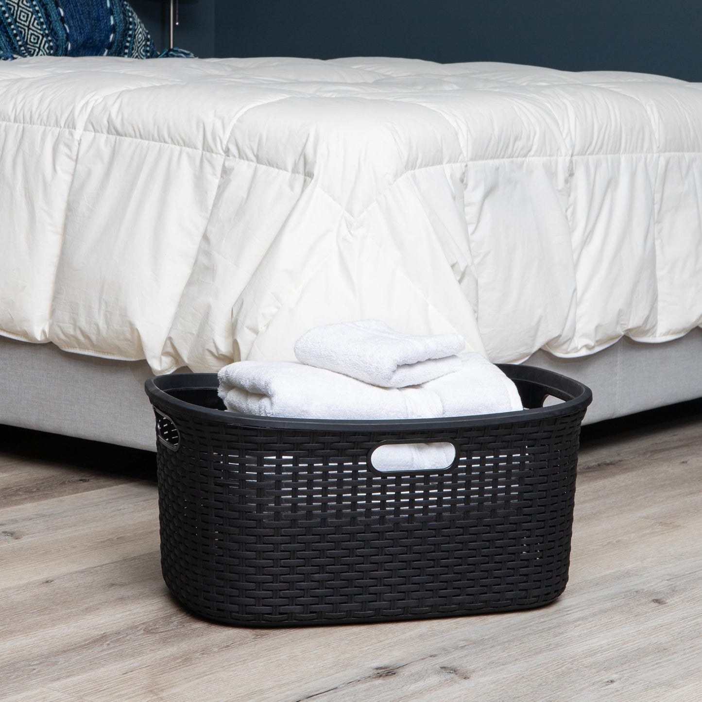 Ivory Wicker Mind Reader 40L Laundry Basket