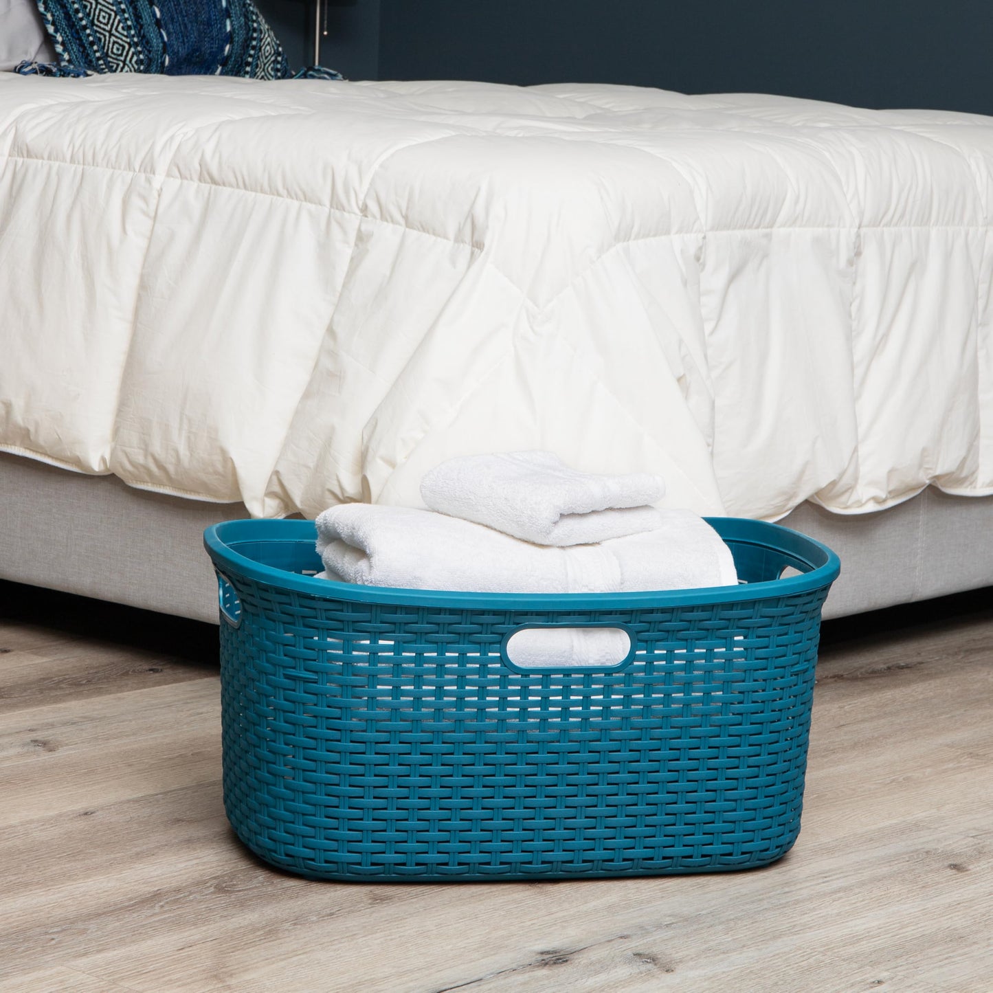 Ivory Wicker Mind Reader 40L Laundry Basket