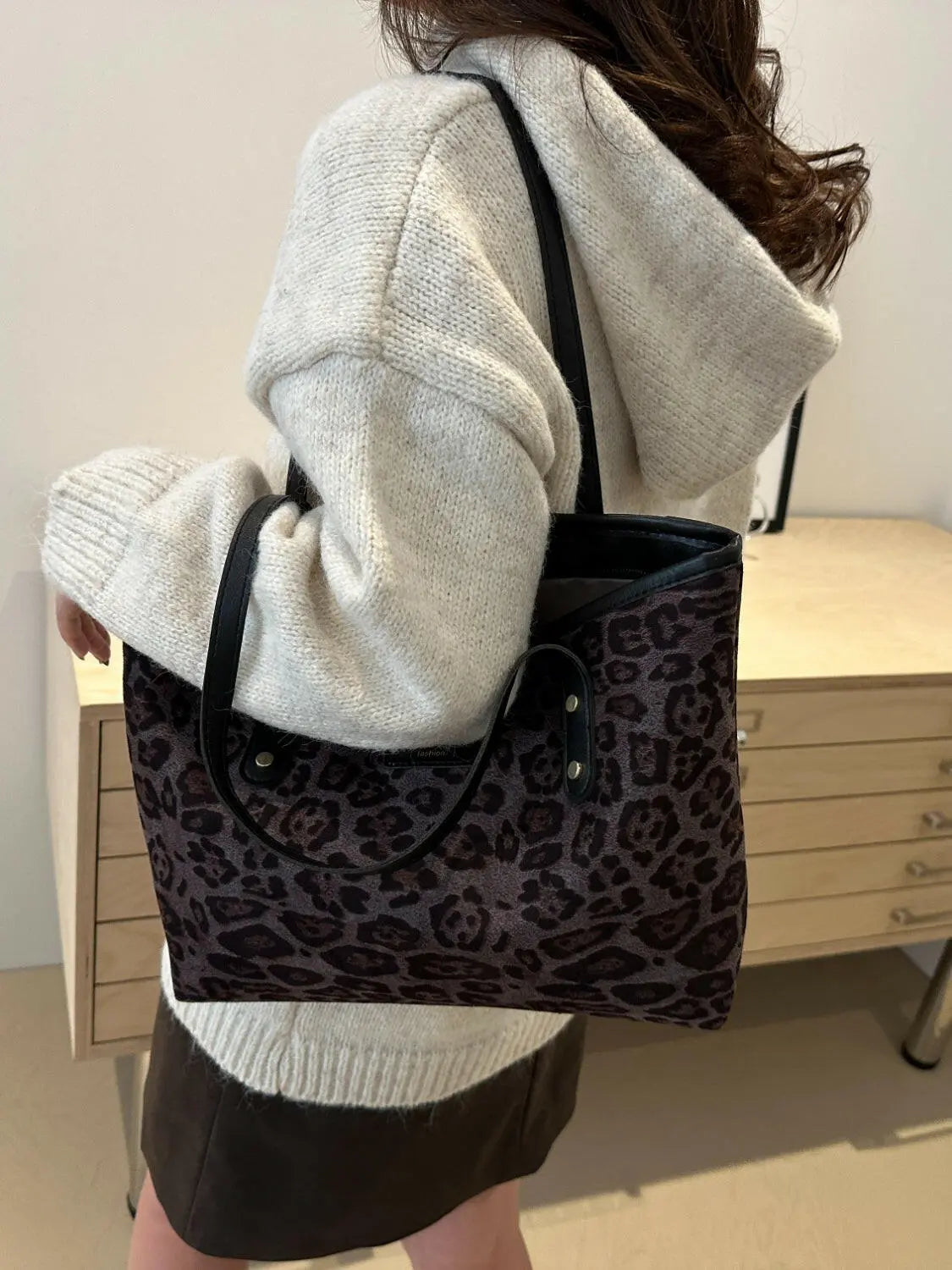Leopard Polyester Tote Bag.
